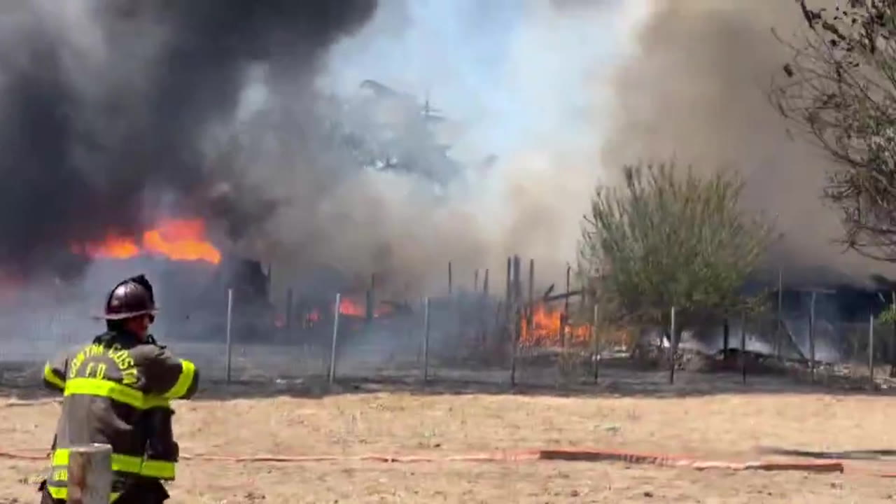 2-alarm fire burns homes in Brentwood