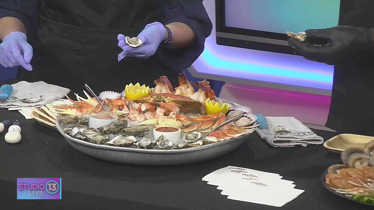 How to: Elliott's Oyster House teaches Mireya how to shuck oysters
