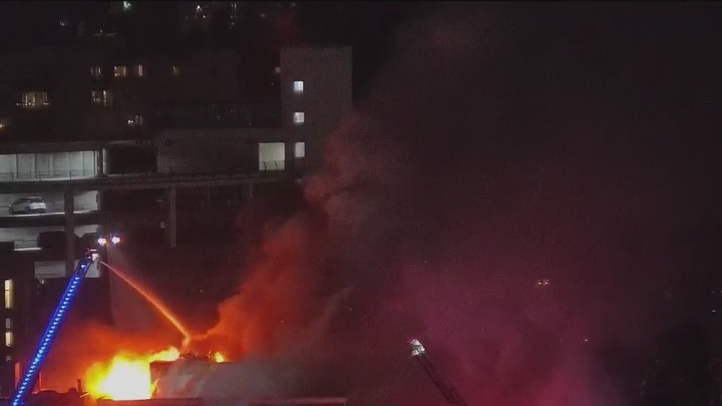 Unoccupied apartment building burning in Oakland