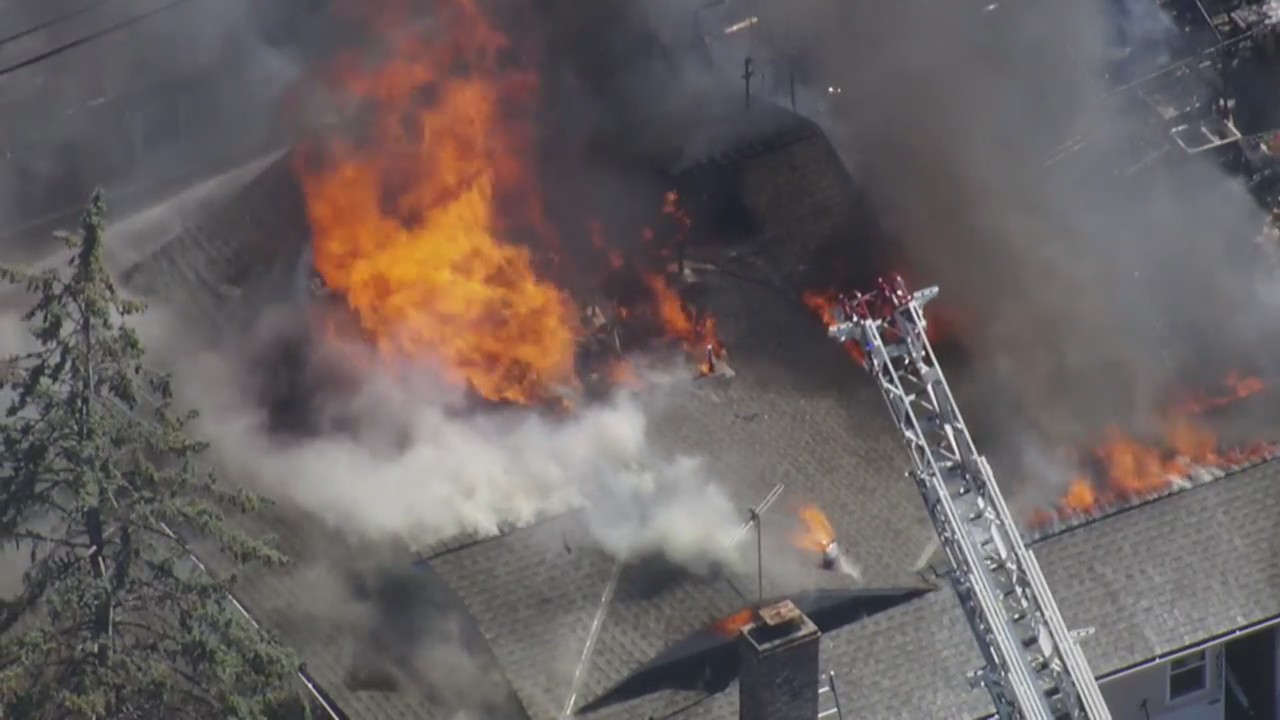 3-alarm fire burning homes in San Jose