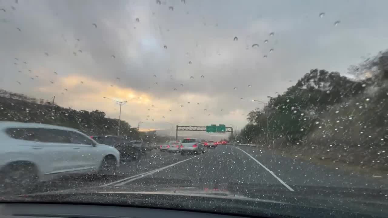 Weather conditions in Oahu as tsunami warning issued in Hawaii