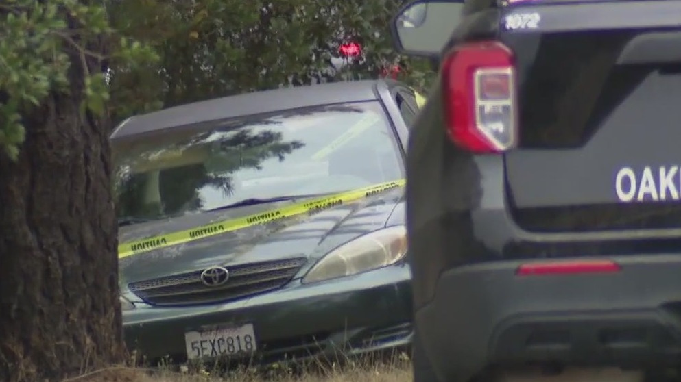 Police searching for suspect in deadly shooting in Oakland Hills