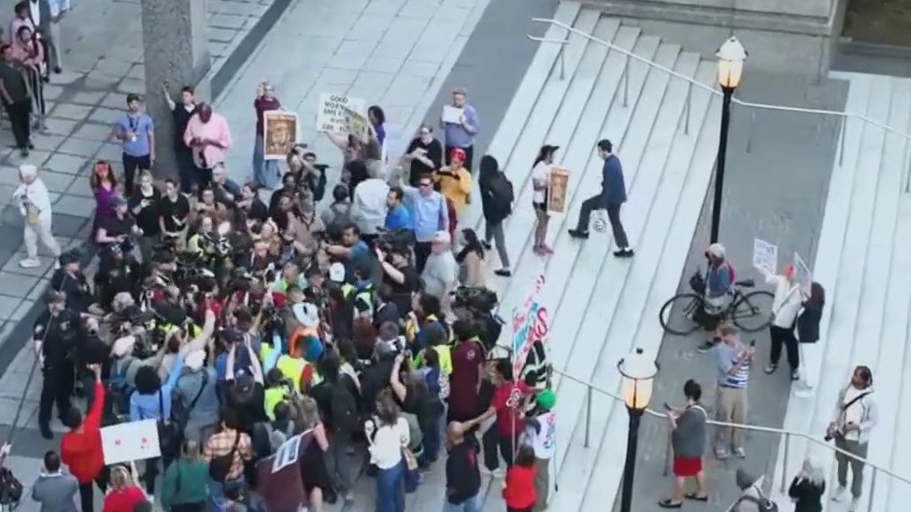 Kilmar Abrego Garcia surrenders to ICE, deportation to Uganda