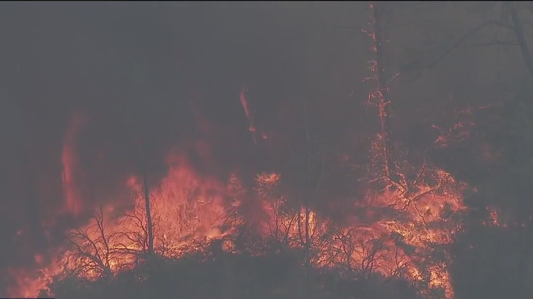 Pickett Fire grows to nearly 6,000 acres, encroaching on Napa County vineyards