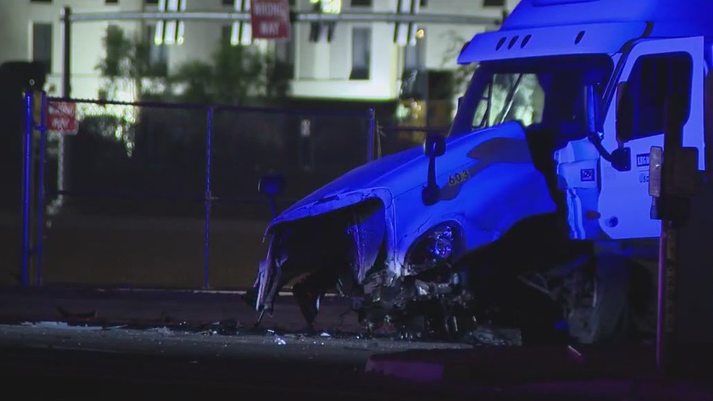 Deadly semi crash in Phoenix near I-10 | FOX 10 Phoenix