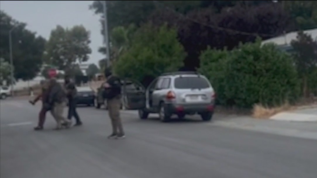 South Bay immigrant family says federal agents took away two relatives