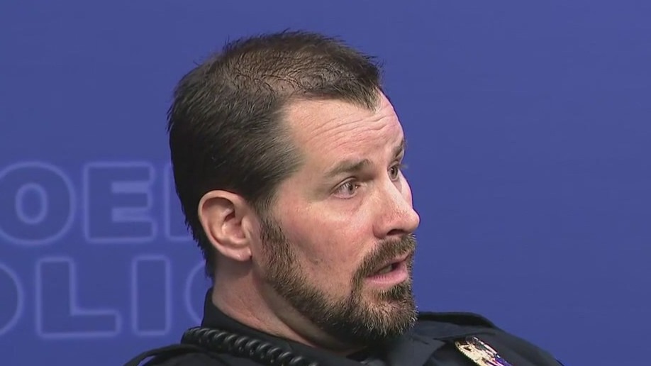 Phoenix officers recall saving man in sinking car