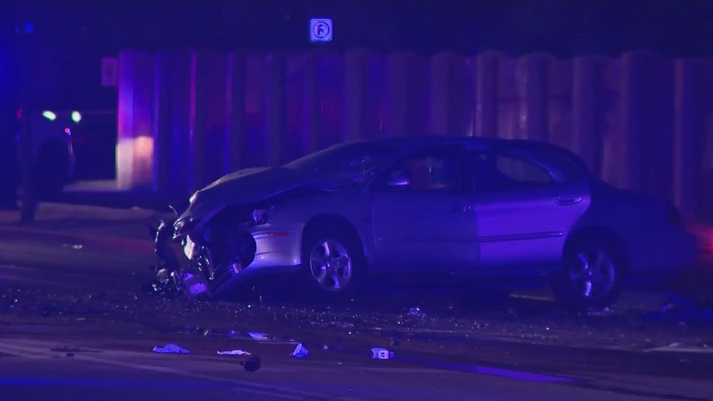 Crash leaves 4 people, 1 child in critical condition