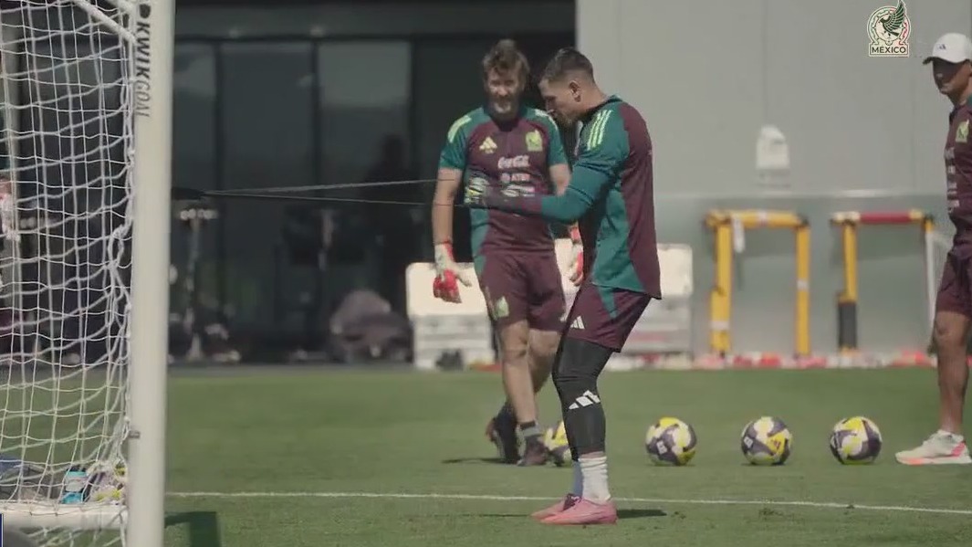 Mexican National Team's truck broken into in Oakland