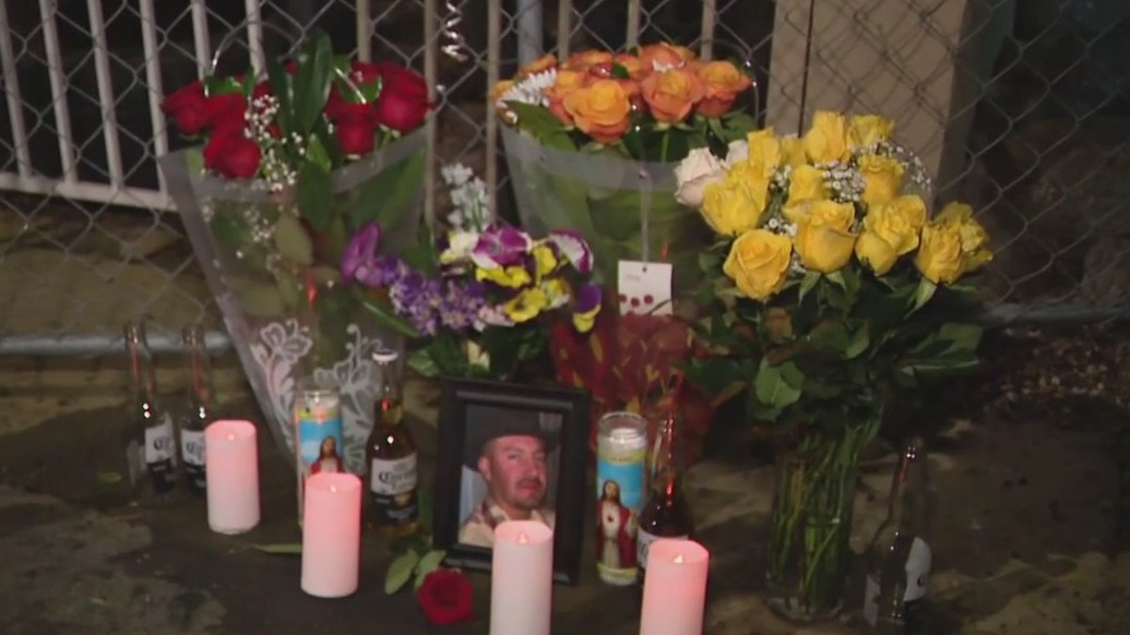 Loved ones mourn 2 men killed in Phoenix fire