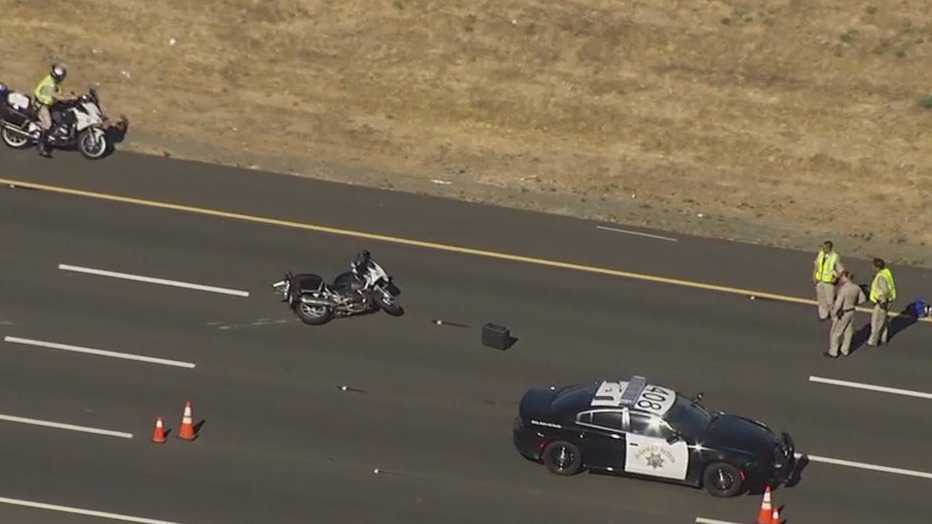 Highway 280 crash closes lanes in San Mateo County