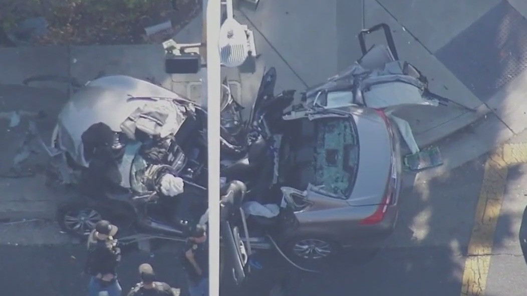 Attempted robbery in Oakland ends with suspect car wrapped around pole