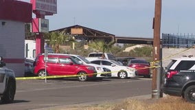 Peoria officers pinned against a car; suspect killed