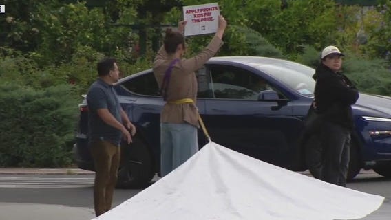 Protesters block traffic heading to Apple unveiling