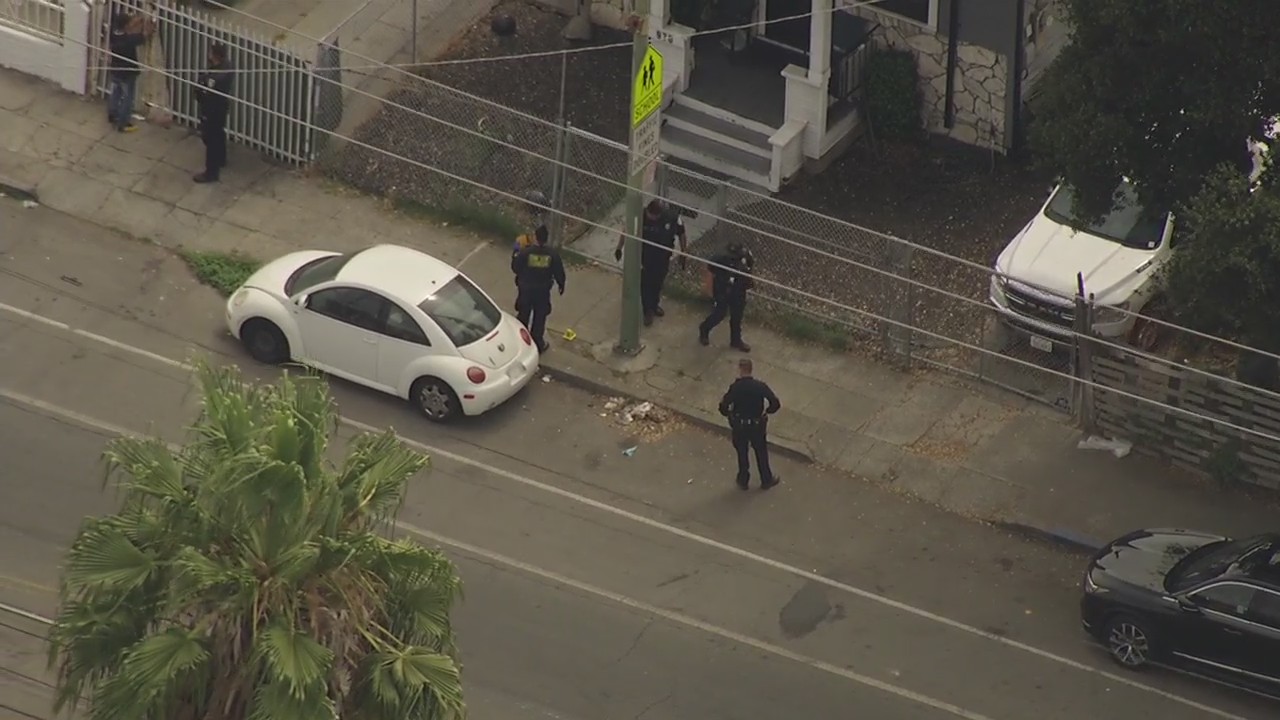 SkyFox flies overhead Oakland liquor store; big police presence