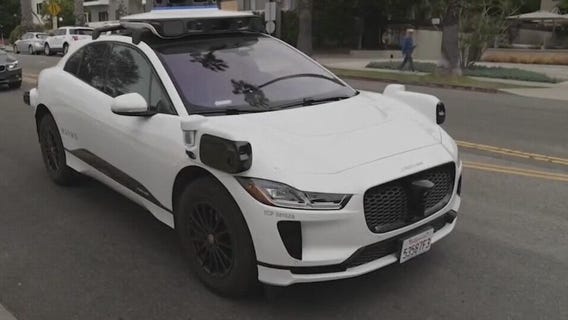 Waymo in talks to operate at Oakland airport