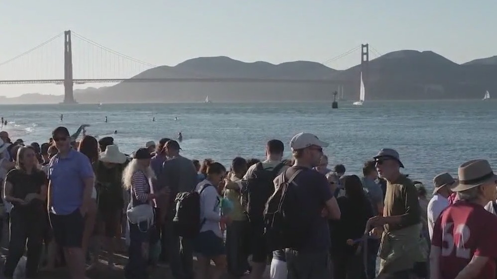 Jewish community celebrates Rosh Hashanah at SF oceanside ritual