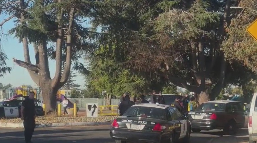 Man found shot to death at East Oakland park