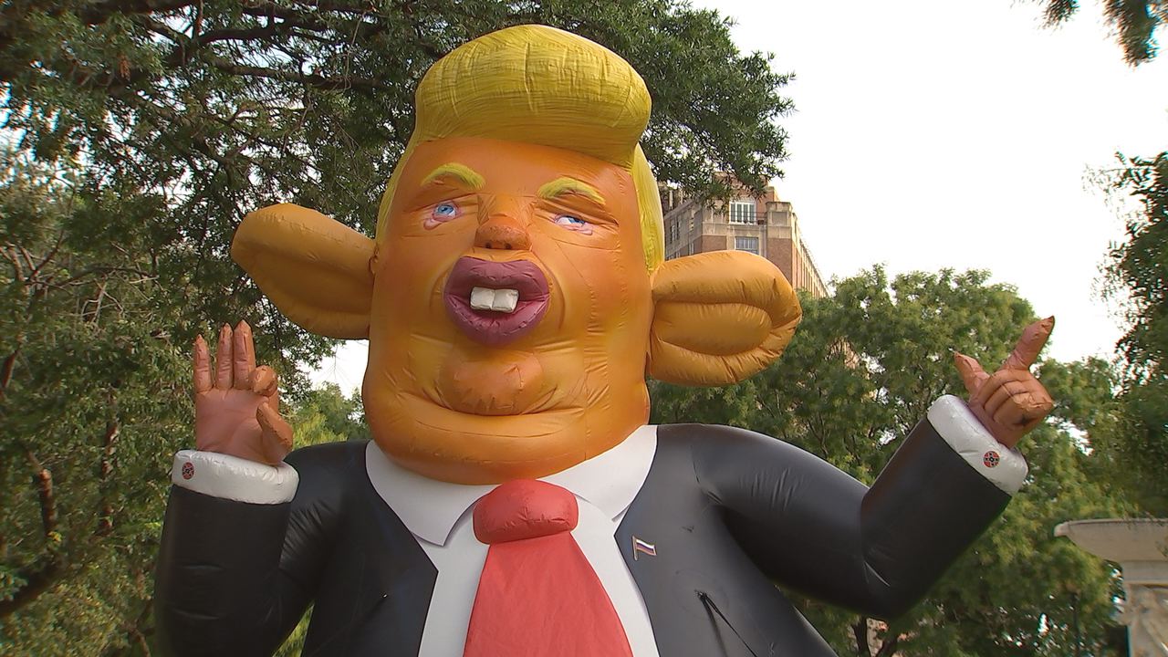 Inflatable Trump rat goes up in Washington DC