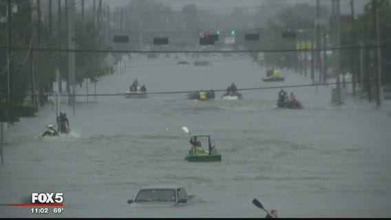 Harvey floods keeps Houston paralyzed