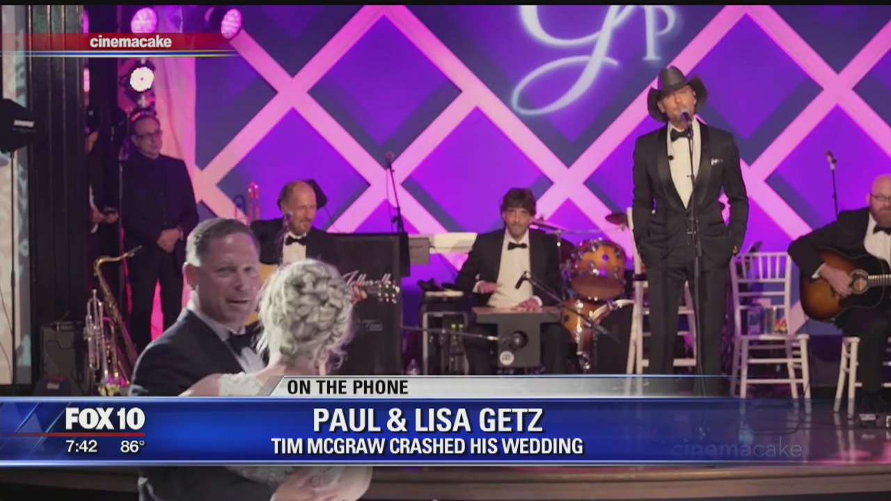 Tim McGraw crashes couples' wedding