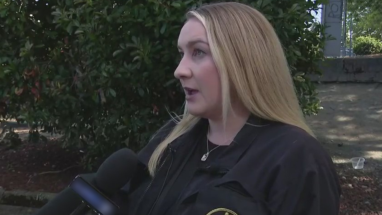 Armed suspect holding child in Everett motel, SWAT standoff underway