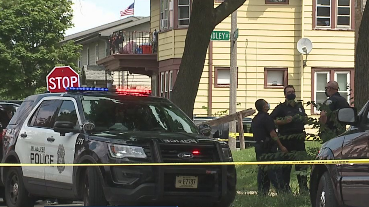 1 pronounced dead at hospital after double shooting near 15th and Hadley