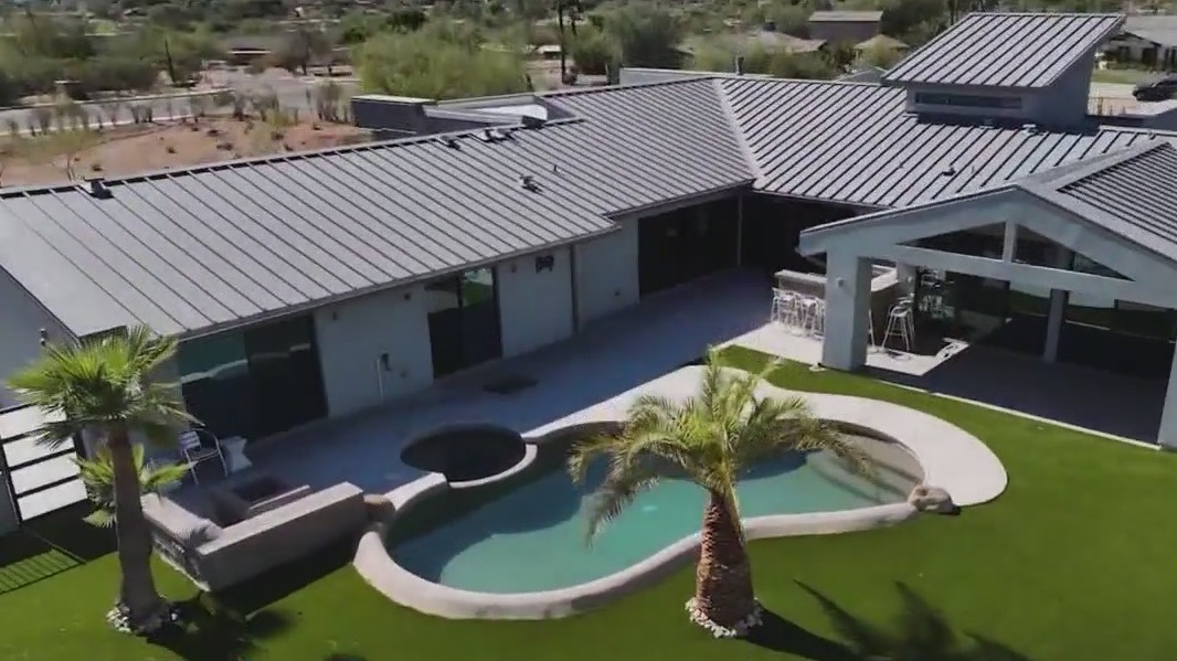 Valley home with glorious mountain views l Cool House