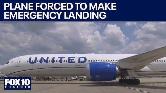 United Airlines flight to Phoenix makes emergency landing