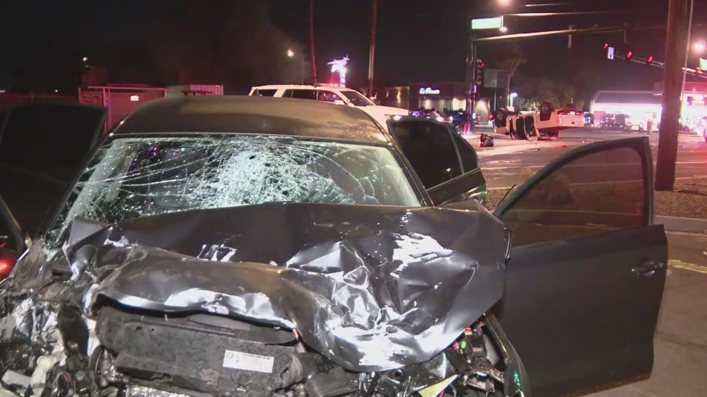 2 hurt in DUI crash in Phoenix