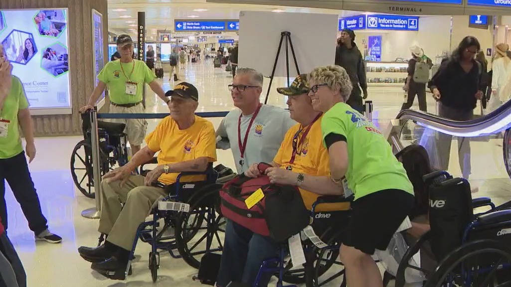 Arizona veterans take off for Honor Flight