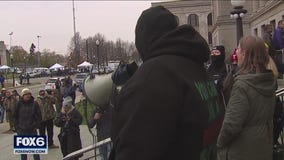 Kyle Rittenhouse trial: Protests continued on 2nd day of deliberations