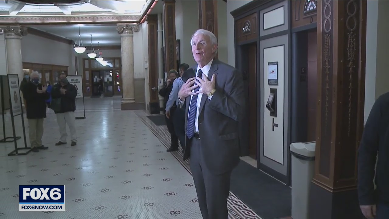 Tom Barrett resigns as Milwaukee mayor