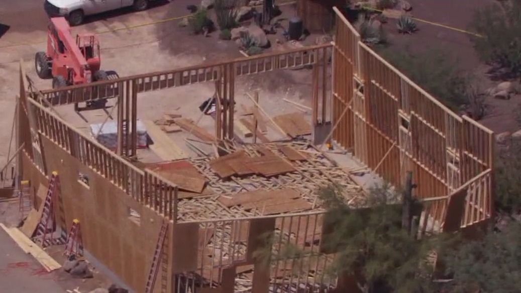 2 hurt following Peoria roof collapse