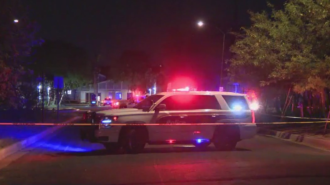 Phoenix Police search for gunman in deadly downtown shooting | FOX 10 ...