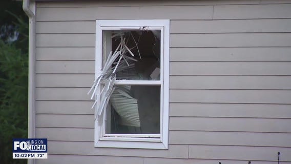 Man digs through floor during Thurston County, WA standoff