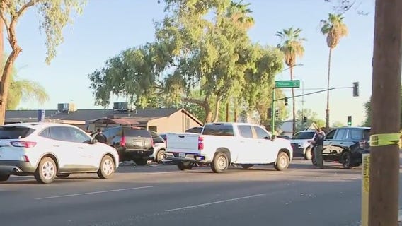 Deadly crash shuts down west Phoenix intersection