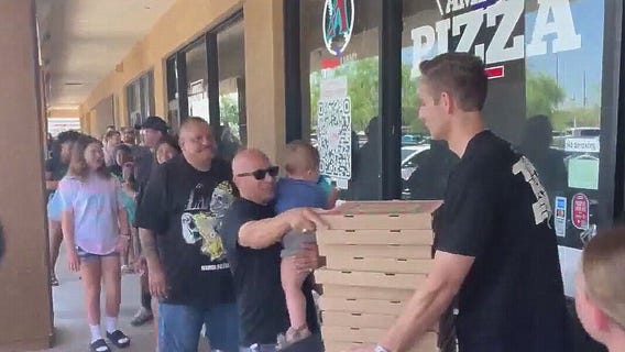 Arizona YouTuber surprises others with free pizza