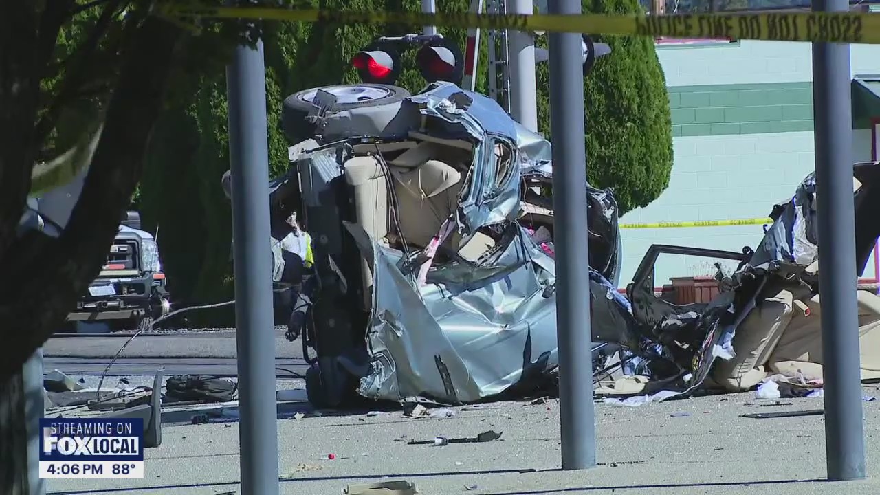 Man dies after train collides with car in Sumner