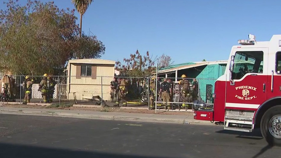 30+ people displaced after Phoenix mobile home park fire
