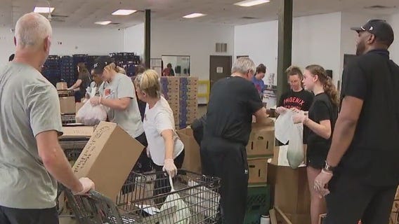 Phoenix Mercury gives back at St. Mary's Food Bank