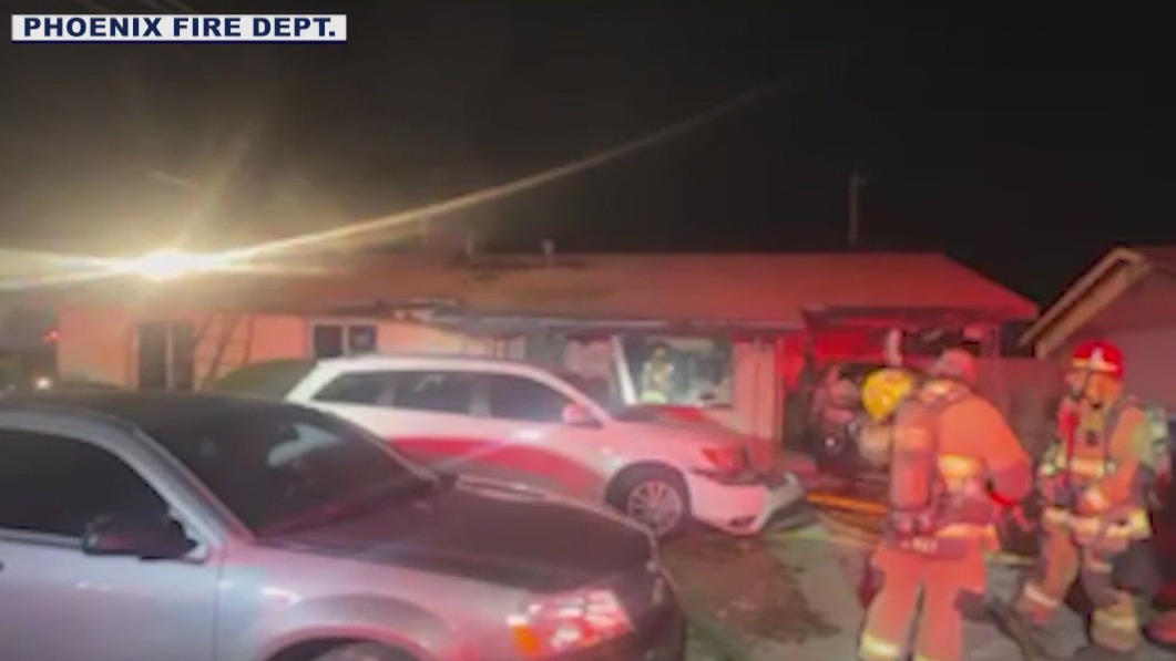 7 displaced after west Phoenix house fire
