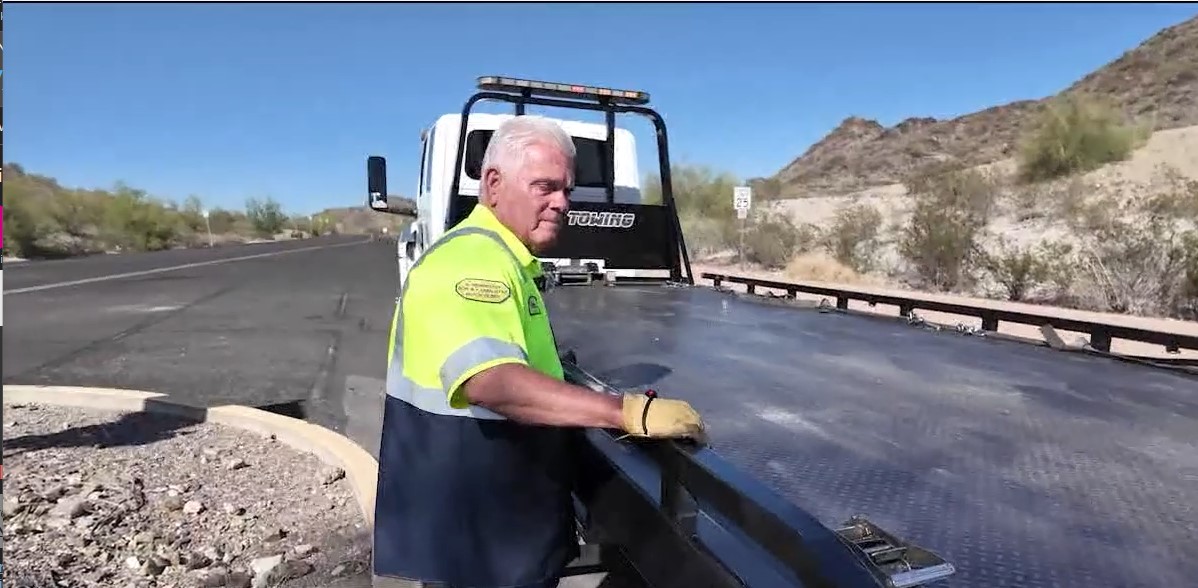Tow truck drivers brave the heat to help stranded drivers