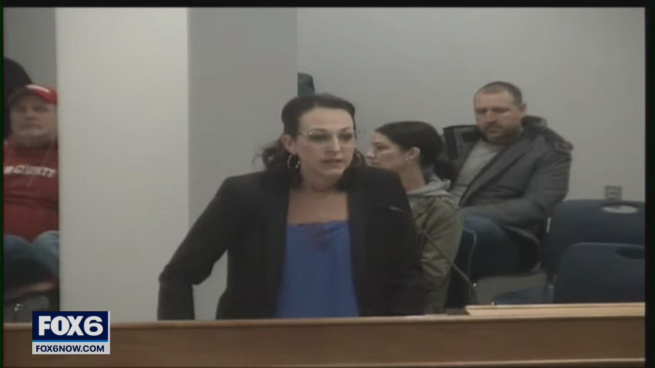 Attempted school bus stabbing, West Bend mom reports