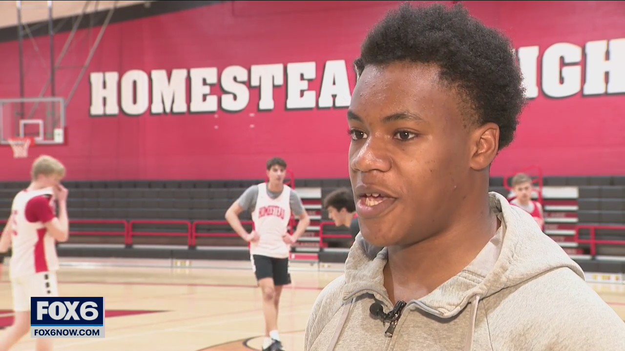 Mequon Homestead basketball manager enters game, makes epic 3-pointer