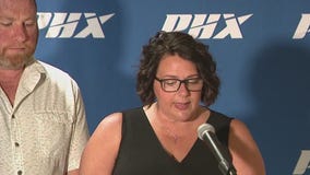 Woman who collapsed at Sky Harbor thanks her lifesavers