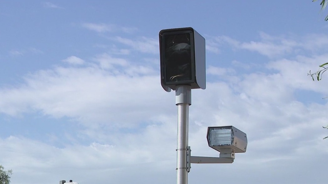 Phoenix approves red light cameras