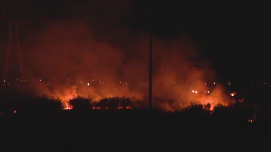Brush fire sparks up in Avondale
