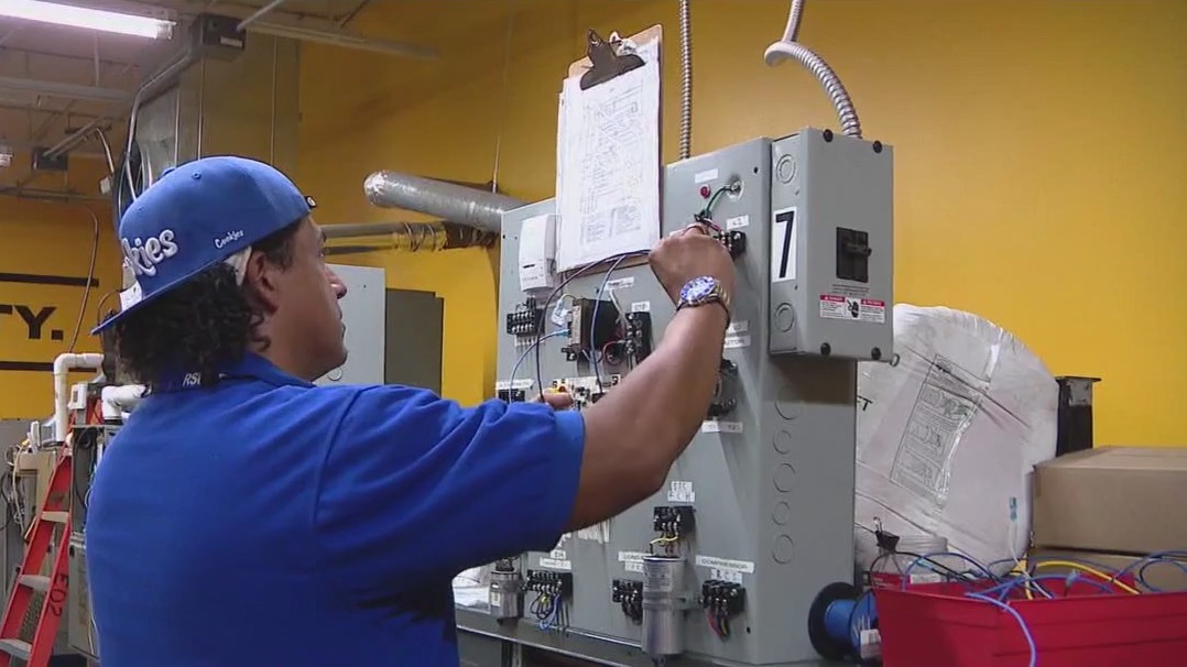 Open lab day held at Phoenix area trade school