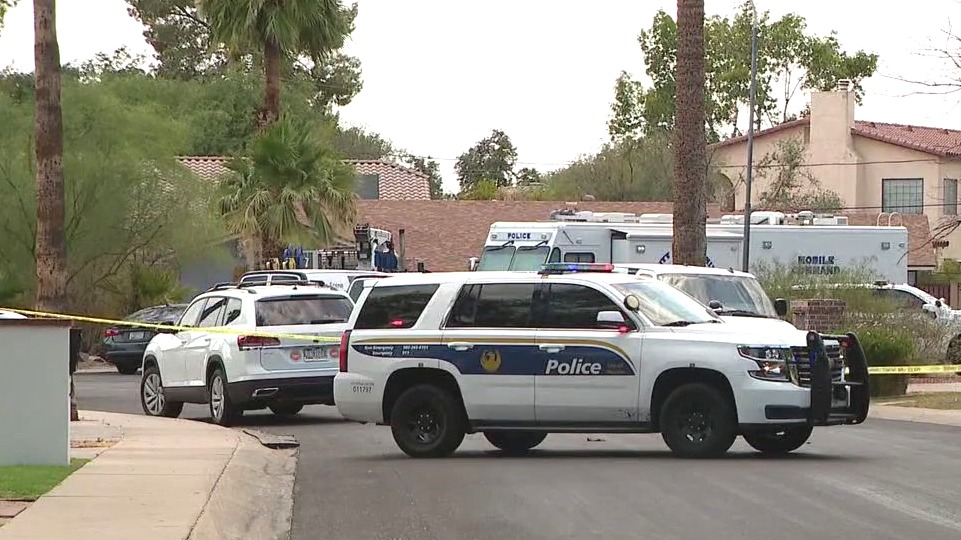 Burglary suspect shot by homeowner in Phoenix